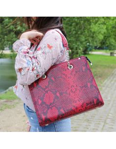 Shoper z łańcuszkiem - print wężowy malina 2
