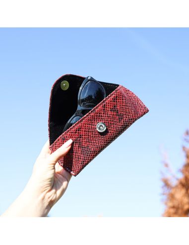 Etui na okulary - print wężowy malina