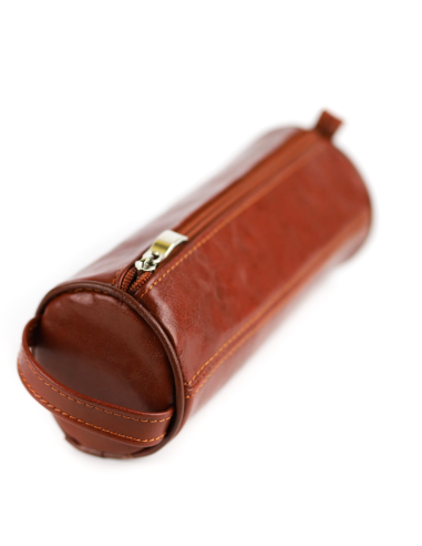 Piórnik okrągły na suwak - koniak