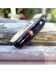 317 Piórnik owalny mały- print wężowy jasny brąz